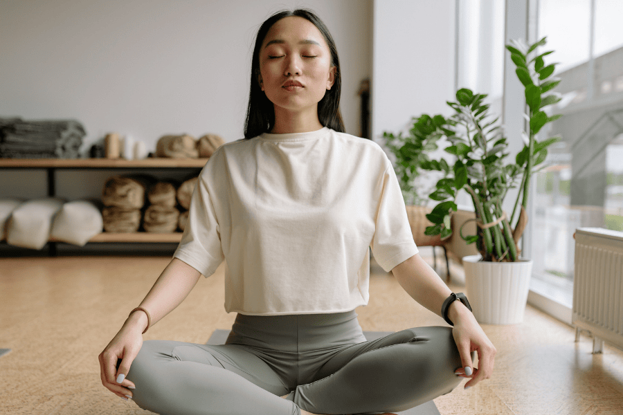 Thiền chánh niệm giúp cơ mặt thư giãn và hạn chế hình thành nếp nhăn trên mặt