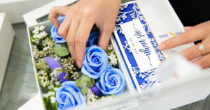 NV NGOC DUNG LAM QUA TANG