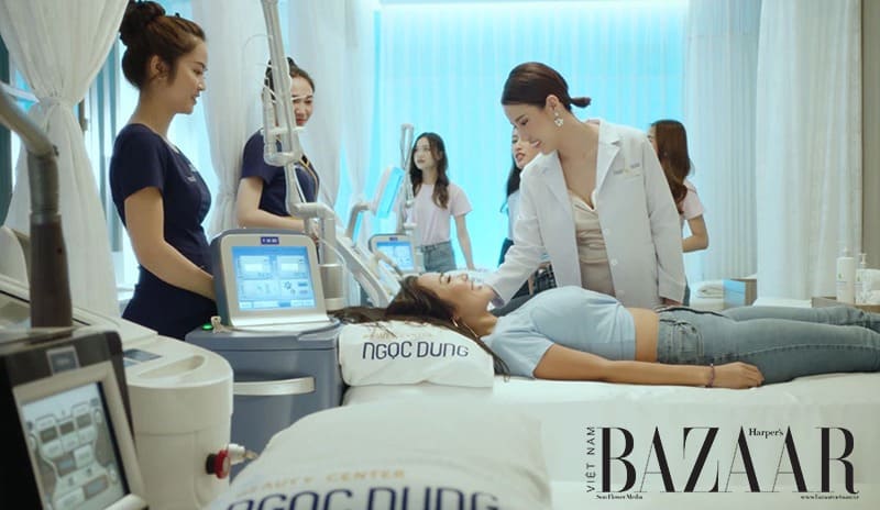 Tổng giám đốc Lê Thái Ngọc trực tiếp thăm khám và tư vấn cho dàn “thí sinh” Sắc đẹp dối trá.