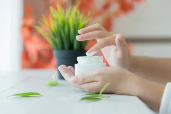 Kem dưỡng da từ nha đam.