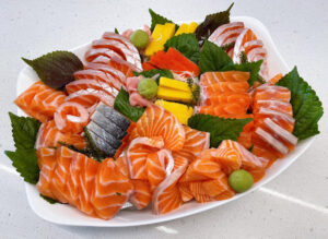 Ngọc rất thích ăn hoa quả tươi, rau củ và thực phẩm protein sạch như cá hồi.