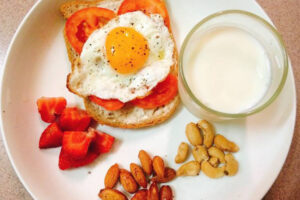 Trứng bác và bánh mì nướng là một trong những combo ăn sáng được nữ ca sĩ rất yêu thích