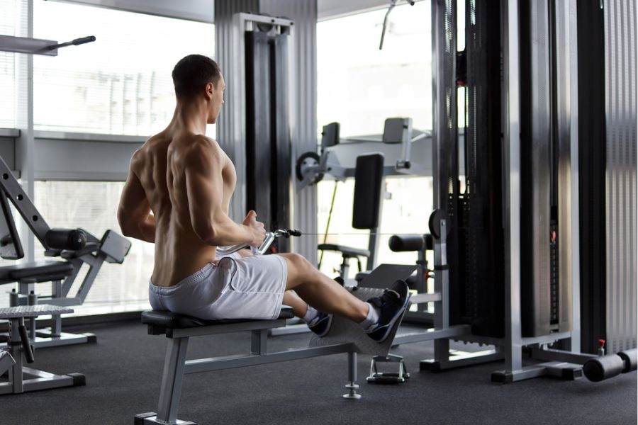 Seated Row là một phương pháp hiệu quả để tăng cường sức bền, giảm mỡ bắp tay