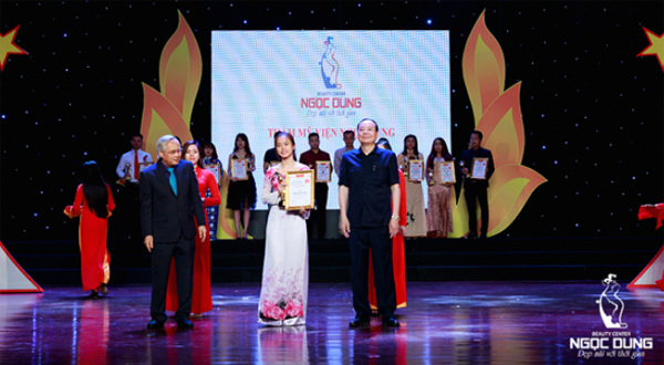Giải thưởng Thương hiệu uy tín, chất lượng vì sức khỏe và sắc đẹp cộng đồng của TMV Ngọc Dung