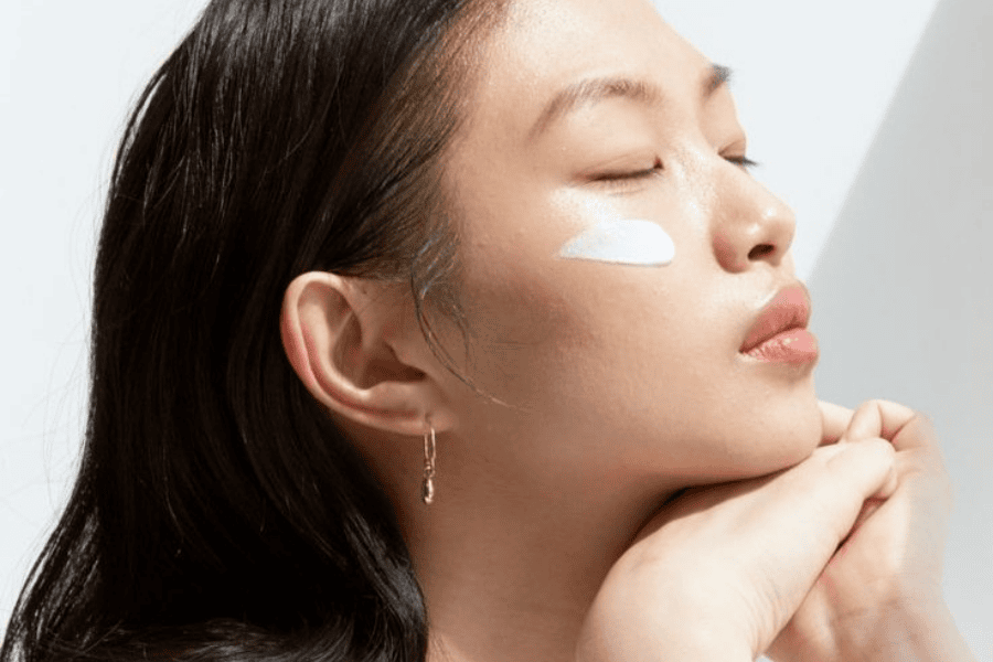 Chống nắng đúng và đủ mỗi ngày là bước không thể thiếu trong quá trình bảo vệ làn da