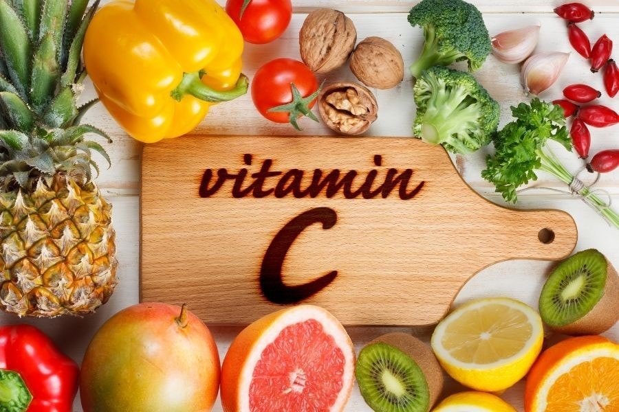 Hãy bổ sung nhiều trái cây giàu vitamin C để thúc đẩy quá trình phục hồi da sau phun môi