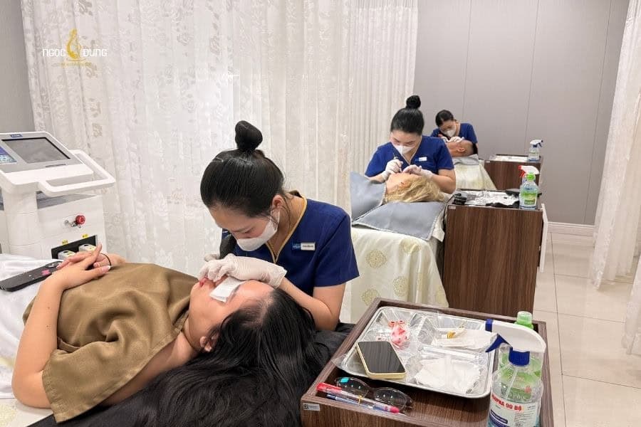 Ngọc Dung mang đến đa dạng công nghệ phun môi hồng cam đáp ứng nhu cầu của khách hàng