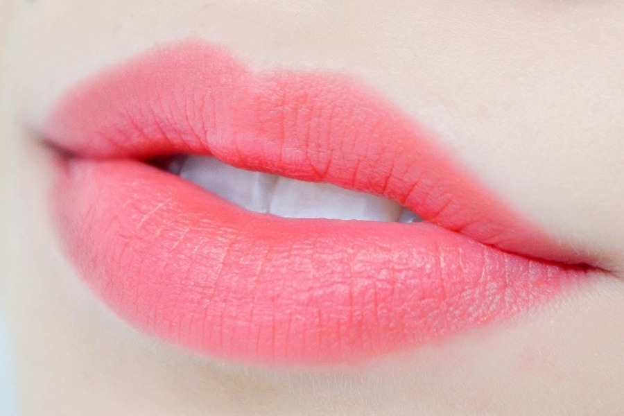 Phun môi hồng cam baby nhẹ nhàng, trong veo, tạo cảm giác tự nhiên, mềm mại và dễ thương