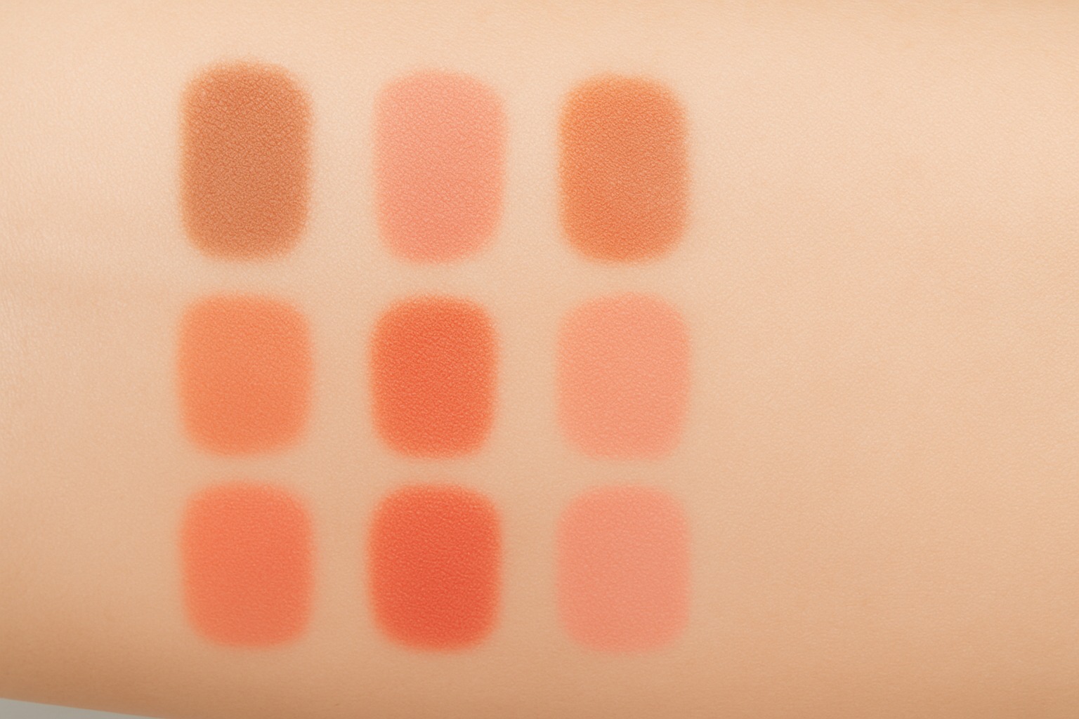 Màu hồng cam có nhiều sắc độ khác nhau