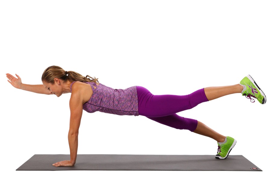 Cơ bụng săn chắc và cánh tay trở nên khỏe mạnh sau khi tập plank giảm mỡ bụng