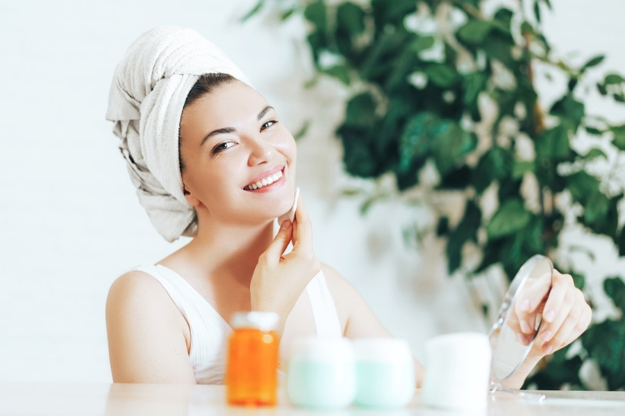 Kết hợp giữa liệu trình tắm trắng chuyên sâu và việc sử dụng kem dưỡng hàng ngày giữ cho làn da luôn sáng mịn và khỏe mạnh