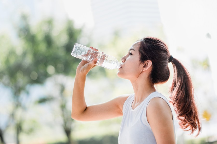 Uống nước lạnh thay vì nước ấm để tăng hiệu quả giảm cân.