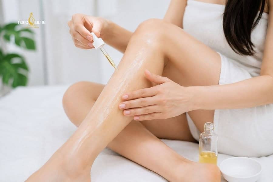 Triệt lông bằng mỡ trăn có thực sự hiệu quả dài lâu 13 Bôi mỡ trăn lên da để tiến hành triệt lông