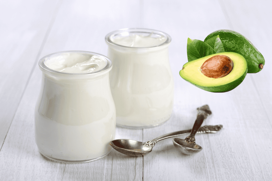 Cách làm căng da mặt bằng sữa chua kết hợp bơ chín 