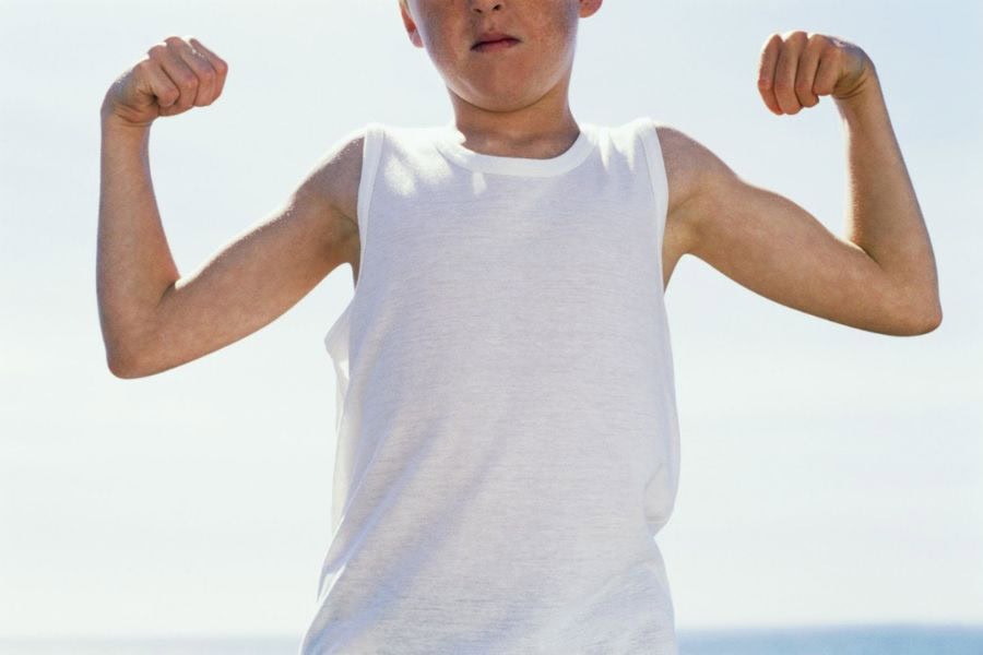 Nang lông trẻ em nam tuổi dậy thì thường dày hơn trẻ em nữ