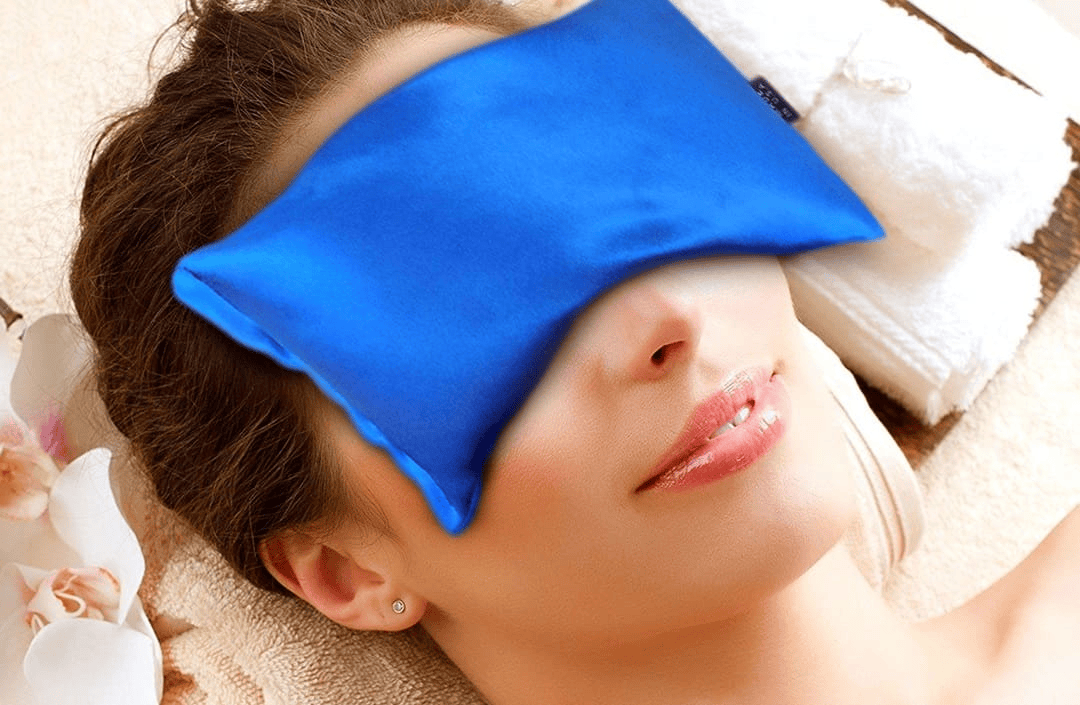 Cách trị thâm mắt bằng muối hiệu quả và an toàn 4 Chườm muối rang nóng giảm quầng thâm hiệu quả