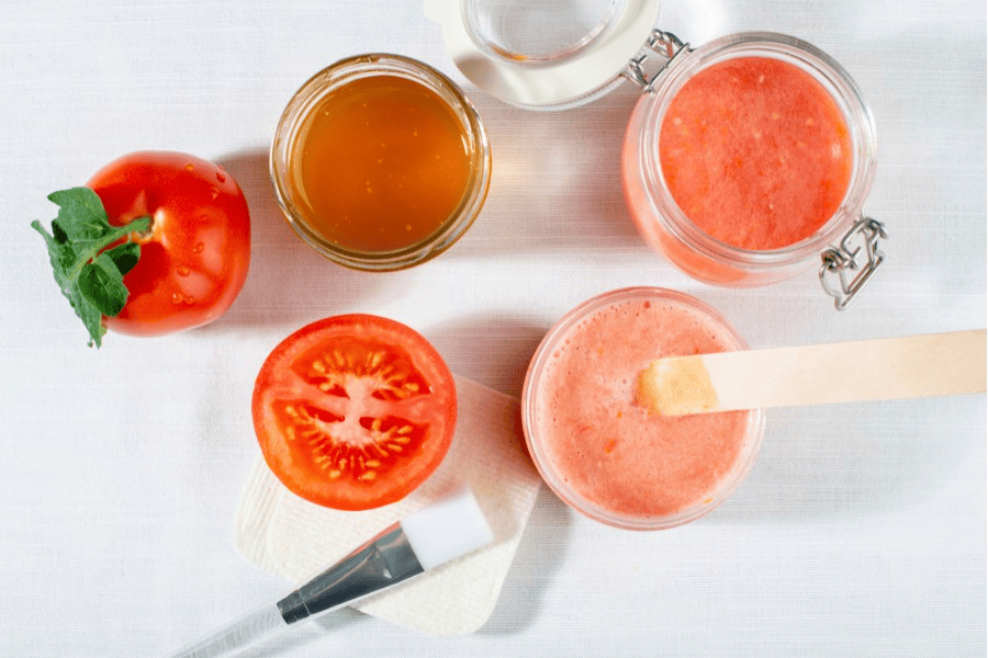 Hỗn hợp cà chua và mật ong giúp trị thâm mắt hiệu quả 