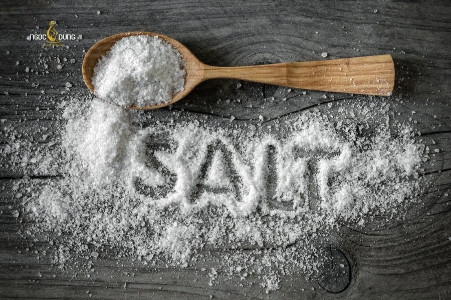 Bạn có thể thử thêm cách tẩy nốt ruồi với muối i-ốt