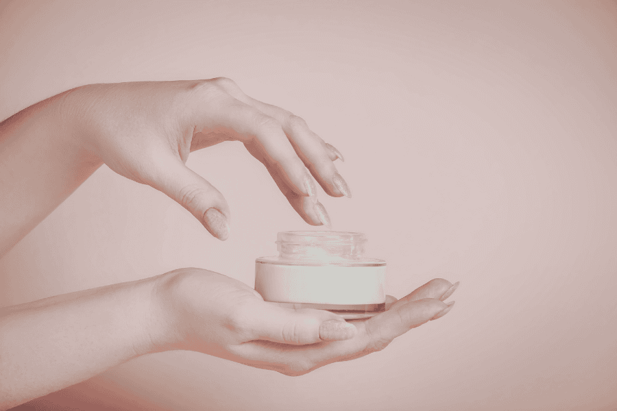 Thoa kem dưỡng chỉ phù hợp với tình trạng thâm nhẹ 