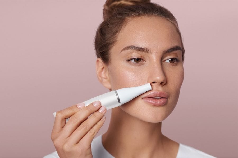 Triệt ria mép có ảnh hưởng gì không? Cách triệt vĩnh viễn 4 Bạn có thể thử triệt ria mép tại nhà với máy cạo lông