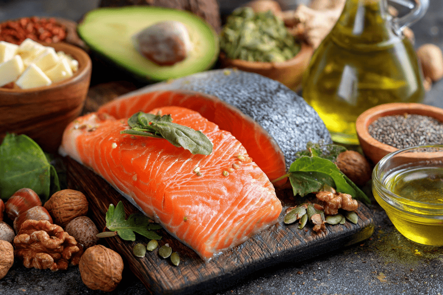 Cá béo chứa axit béo Omega-3 giúp duy trì màng tế bào da khỏe mạnh và kích thích sản xuất collagen