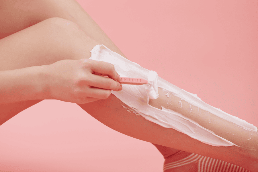 Cạo lông chân có sao không? Nên hay không nên cạo 3 Cạo lông chân không làm tăng số lượng nang lông và không khiến lông mọc rậm hơn