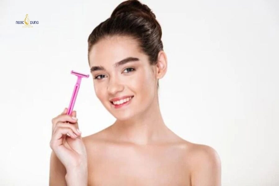 Cạo lông mặt đúng kỹ thuật sẽ không làm to lỗ chân lông
