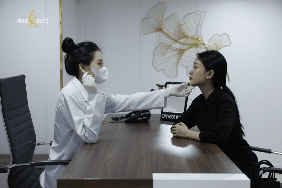 Lăn kim trị sẹo rỗ là gì? Có an toàn và hiệu quả không? 11 Chuyên gia tại Ngọc Dung sẽ kiểm tra loại sẹo và lên phác đồ điều trị phù hợp