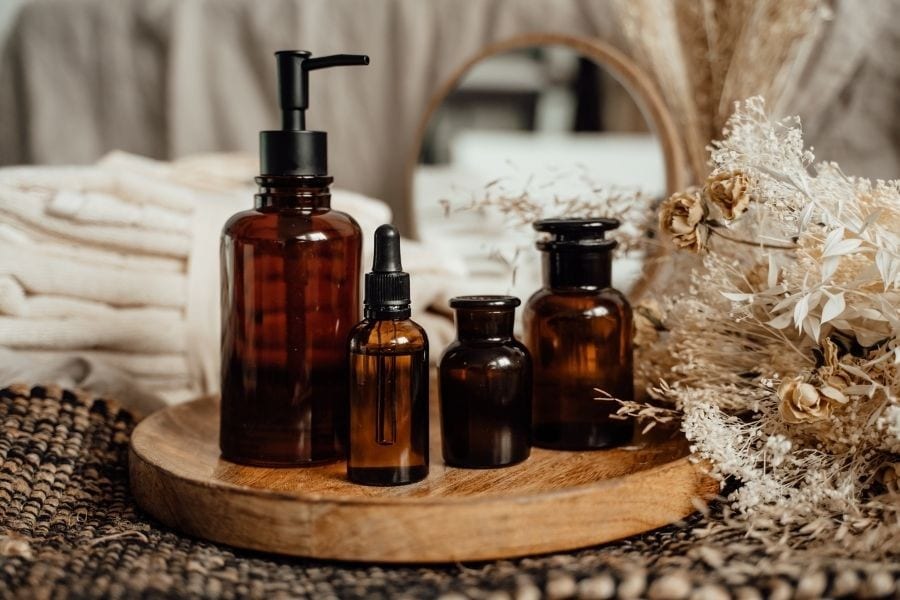 Bạn nên hỏi ý kiến bác sĩ chuyên môn để có sản phẩm chăm sóc da sau lăn kim phù hợp