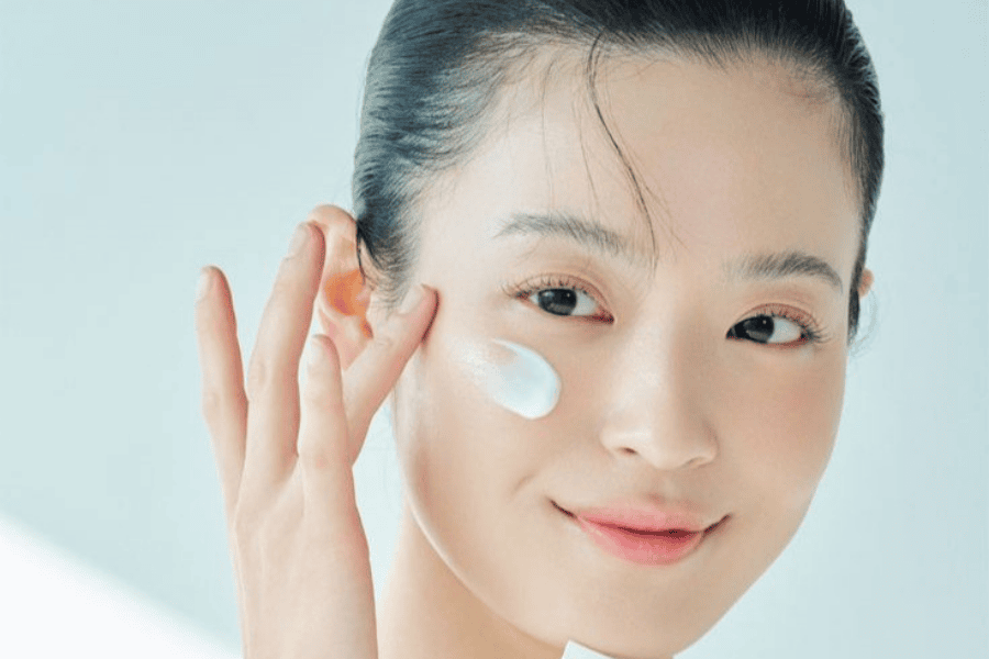 Trị tàn nhang bằng dầu oliu có hiệu quả không? Cách thực hiện đúng và an toàn 16 Đừng quên dưỡng ẩm thường xuyên để da dễ hấp thu dưỡng chất từ dầu oliu hơn