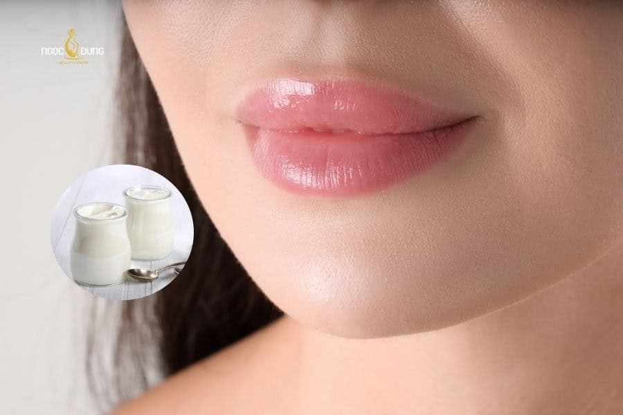Thử ngay cách khử thâm môi bằng sữa chua không đường 