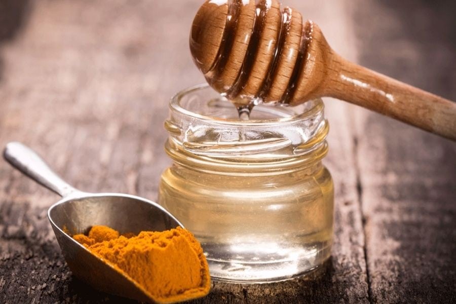 Thử ngay công thức làm mờ vết thâm mụn bằng dầu dừa và tinh bột nghệ lành tính cho da nhé