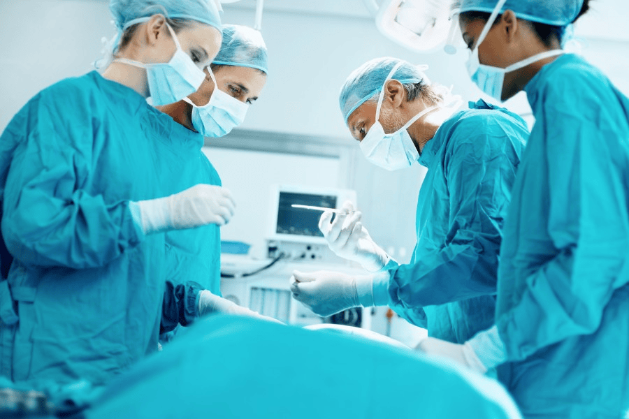 7+ Cách trị sẹo lồi ở ngực hiệu quả dứt điểm không tái phát 8 Phẫu thuật cắt bỏ đối với các khối sẹo lồi kích thước lớn, không thể áp dụng các phương pháp khác