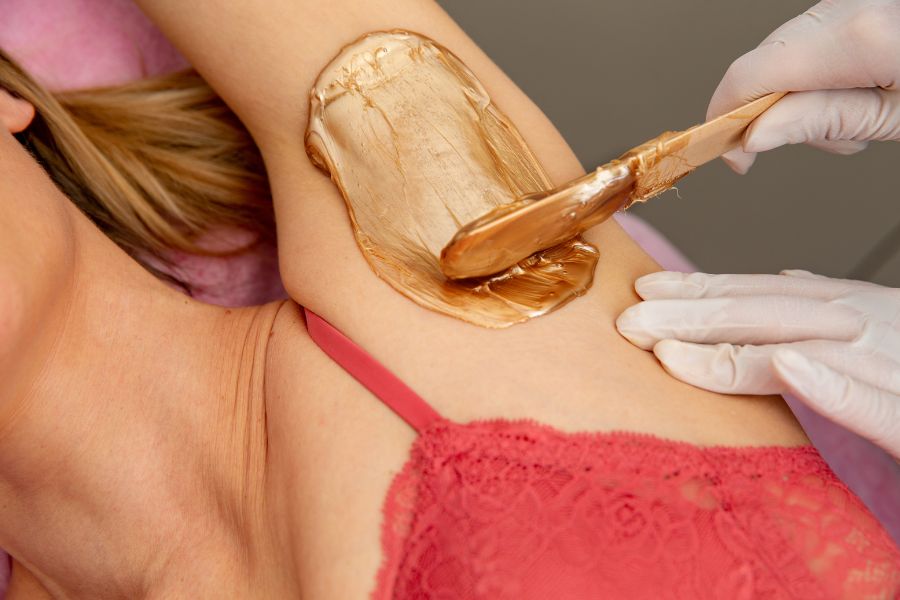 Cách wax lông nách bằng sáp nóng và sáp lạnh an toàn