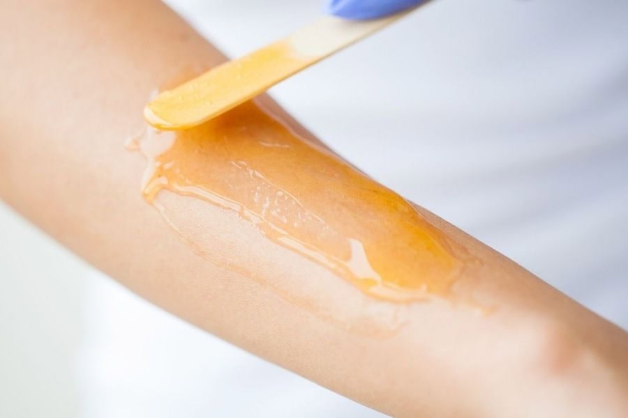 Wax lông là kỹ thuật loại bỏ lông từ gốc phổ biến