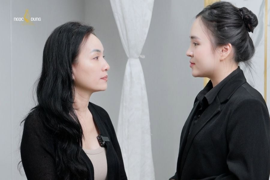 Xóa xăm chân mày có để lại sẹo không? Lợi ích và rủi ro 11 Bạn cần được thăm khám tình trạng mày trước xóa xăm bởi bác sĩ chuyên môn