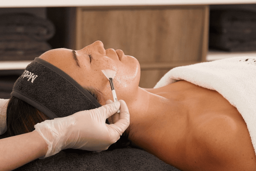 Nổi mụn ở cằm: Nguyên nhân và cách trị hiệu quả nhất hiện nay 15 Cải thiện vùng da mụn an toàn bằng các phương pháp chuyên sâu