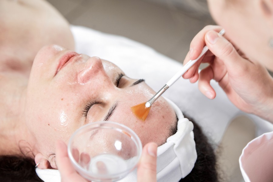 Phương pháp peel da là một giải pháp để làm trắng sáng da và làm mờ thâm. Phương pháp peel da là một giải pháp để làm trắng sáng da và làm mờ thâm.