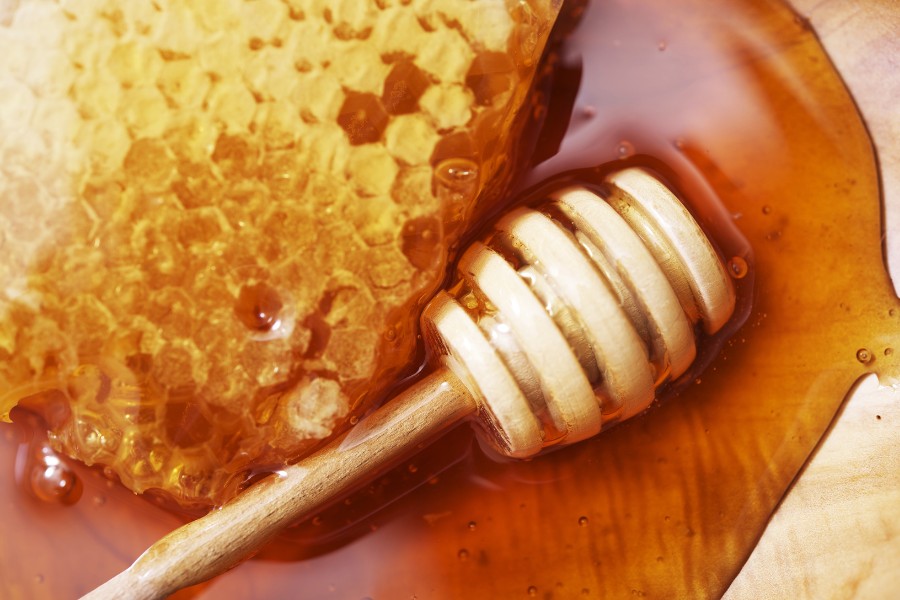 Điều trị sẹo bỏng lâu năm bằng mật ong