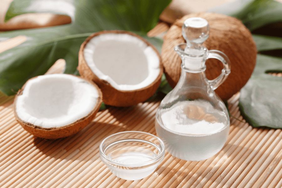 Ưu tiên lựa chọn dầu dừa ép lạnh để giữ được các liên kết của acid béo và vitamin E