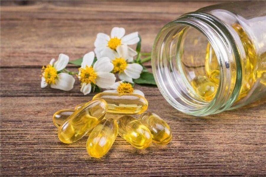 Vitamin E là cách trị thâm môi tại nhà được nhiều người lựa chọn nhờ tính tiện lợi và hiệu quả dưỡng môi rõ rệt