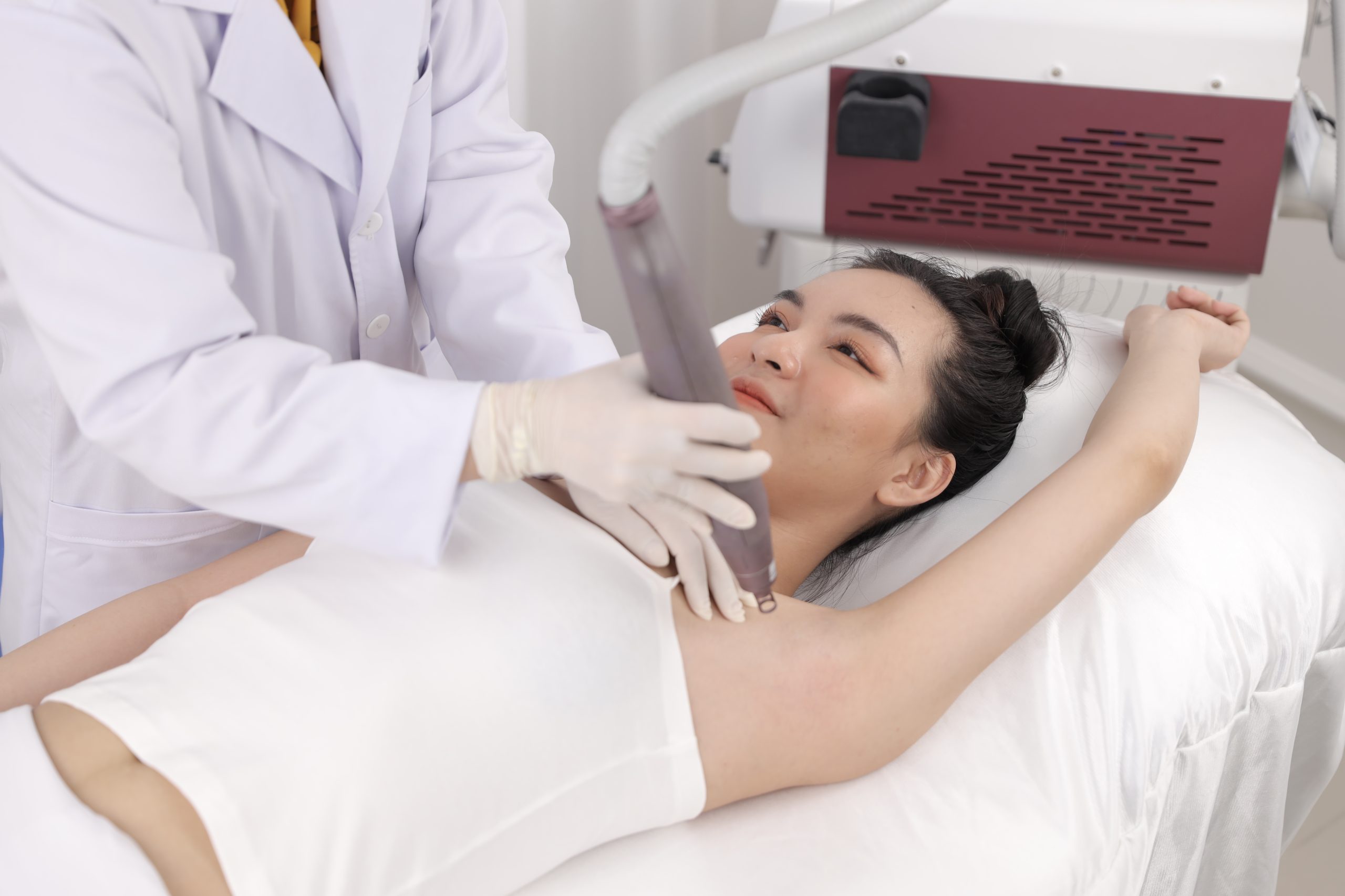 Tại sao lại có mụn ở nách? Cách trị mụn nách an toàn, hiệu quả 7 Ngọc Dung là địa chỉ điều trị mụn ở nách hiệu quả và uy tín