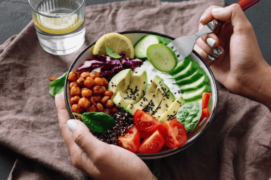 Ăn uống khoa học hỗ trợ ngăn ngừa mụn hình thành trên da