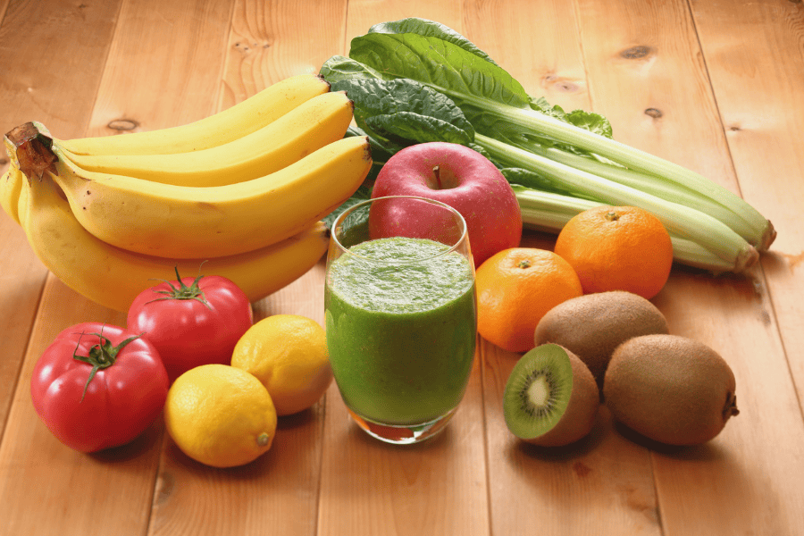 Bổ sung chất dinh dưỡng đầy đủ để giúp da chân mịn màng, hạn chế bị rạn