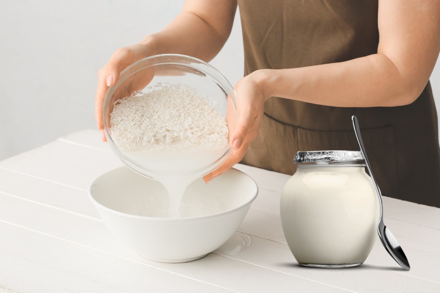 cách làm trắng da toàn thân bằng nước vo gạo với sữa chua không đường