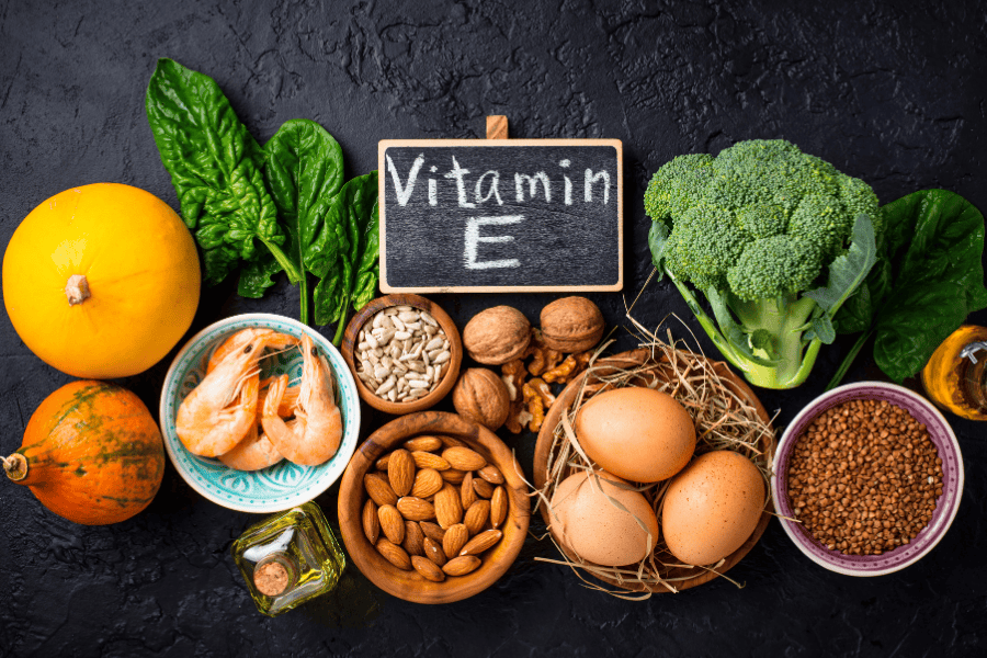 Da khô thiếu chất gì? Cách bổ sung dưỡng chất giúp da căng mịn 3 Cần bổ sung các loại vitamin như A,C,E,... để giúp tái tạo và giữ ẩm cho da