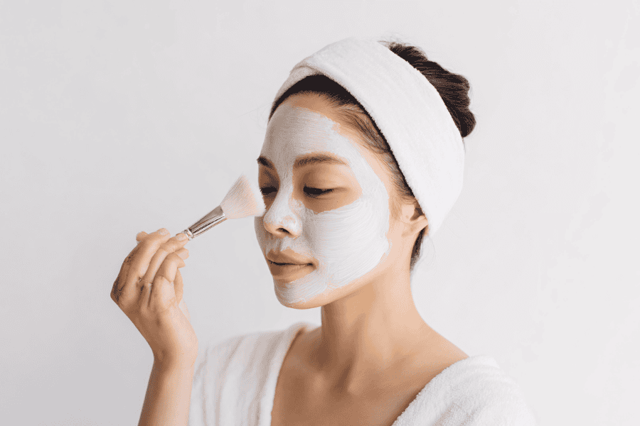 Đắp mặt nạ đất sét hút sạch dầu thừa tận sâu lỗ chân lông