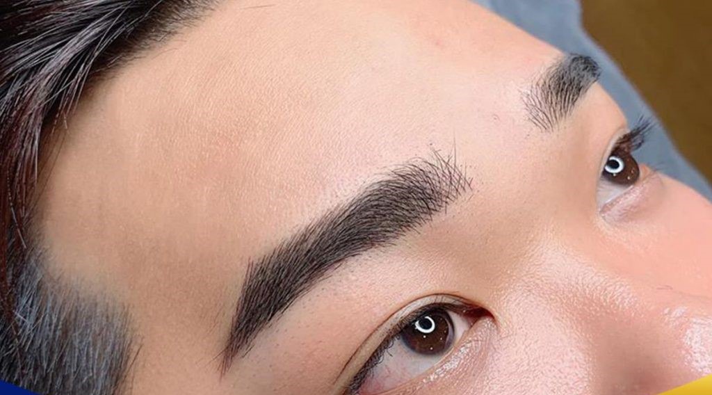 Kỹ thuật điêu khắc và tán bột sẽ giúp định hình khuôn dáng và khắc phục chân mày thưa