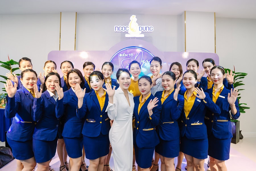 Các bước chăm sóc, skincare cho da dầu mụn sáng và tối chuẩn 19 Đội ngũ chuyên gia và kỹ thuật viên giàu kinh nghiệm