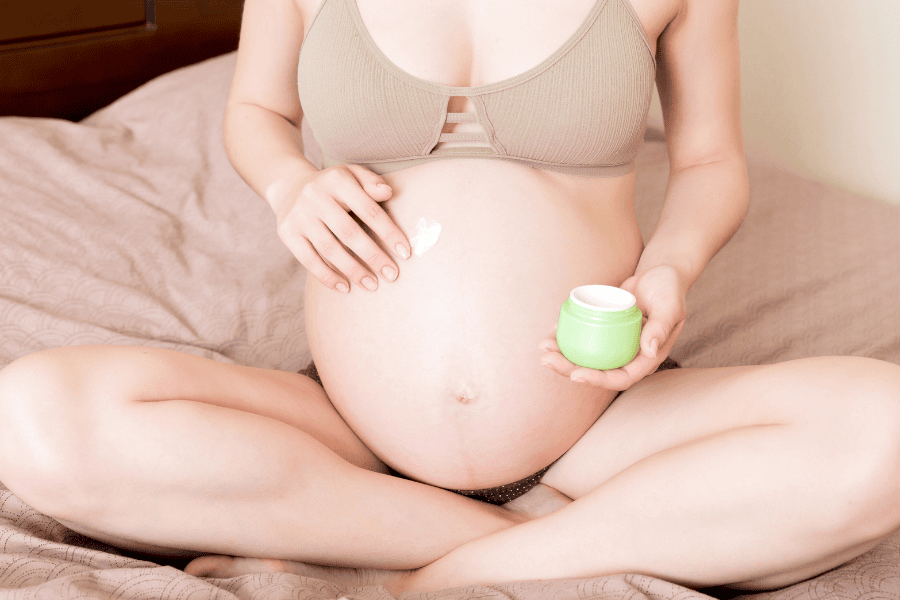 Kem thoa rạn giúp dưỡng ẩm và cải thiện độ đàn hồi của da